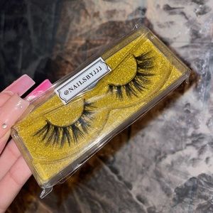 Wispy False Lashes